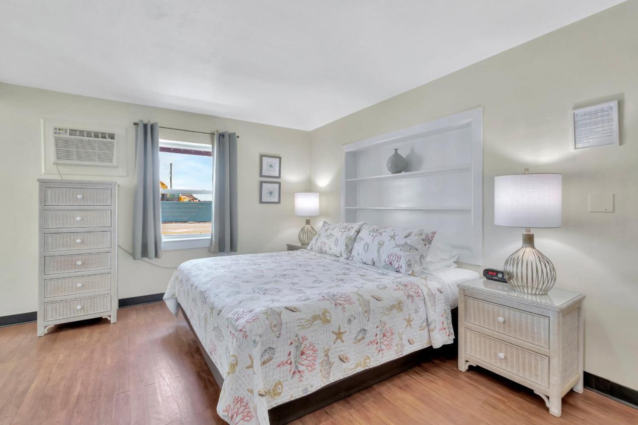 Seahorse Guesthouse ปอมปาโนบีช ภายนอก รูปภาพ