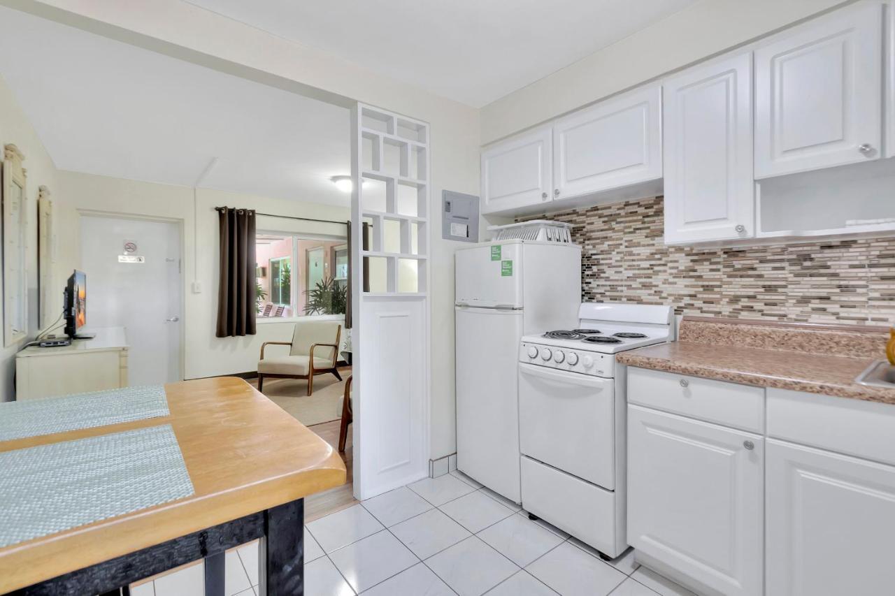 Seahorse Guesthouse ปอมปาโนบีช ภายนอก รูปภาพ