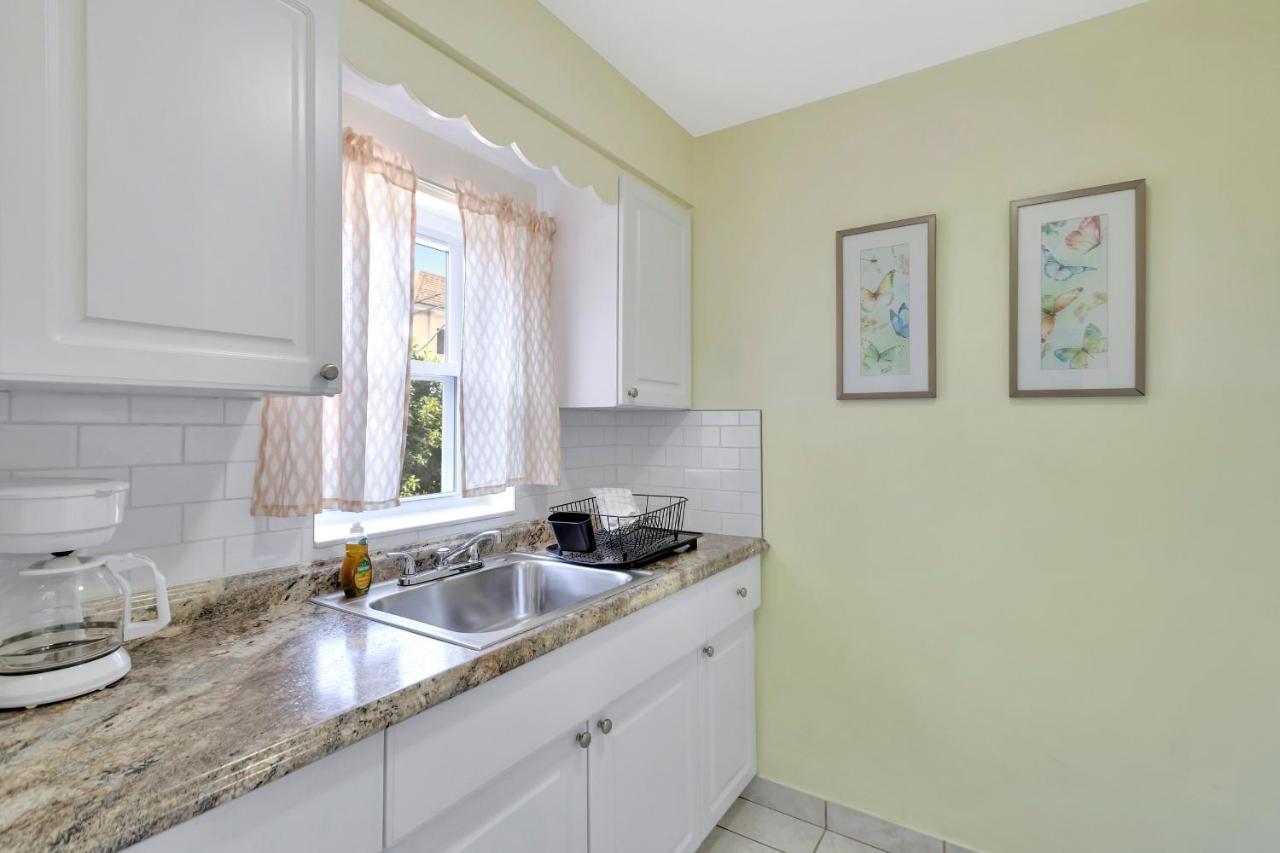 Seahorse Guesthouse ปอมปาโนบีช ภายนอก รูปภาพ