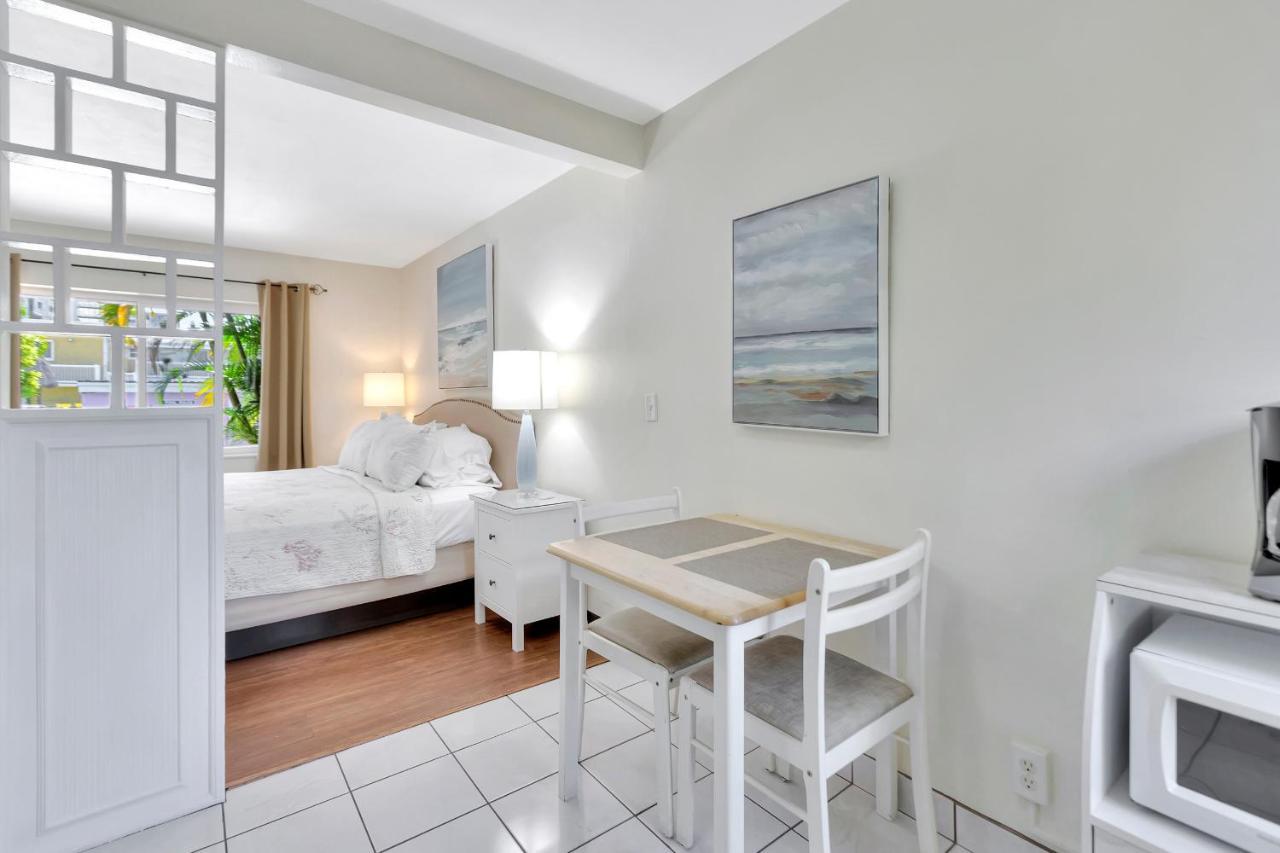 Seahorse Guesthouse ปอมปาโนบีช ภายนอก รูปภาพ